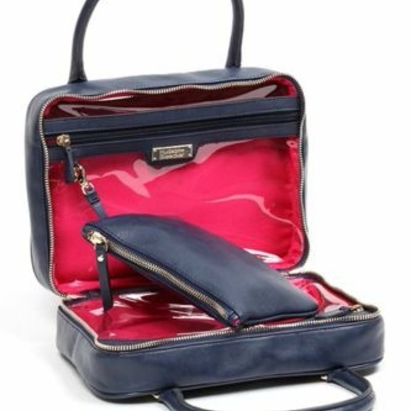 ISO: HUDSON + BLEECKER TRAVEL CASE, AVION NAVY - Picture 1 of 1